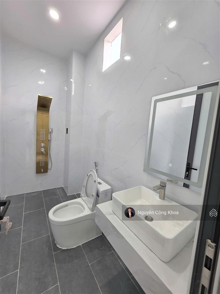 Ra vội, nhà đối diện công viên, 4 phòng ngủ, kdc gần vòng xoay cầu hang 500m, p. bửu hòa, biên hòa