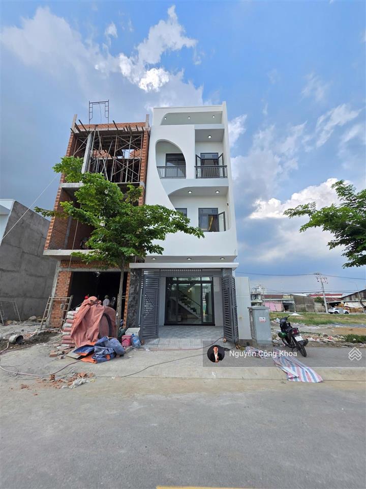 Ra vội, nhà đối diện công viên, 4 phòng ngủ, kdc gần vòng xoay cầu hang 500m, p. bửu hòa, biên hòa