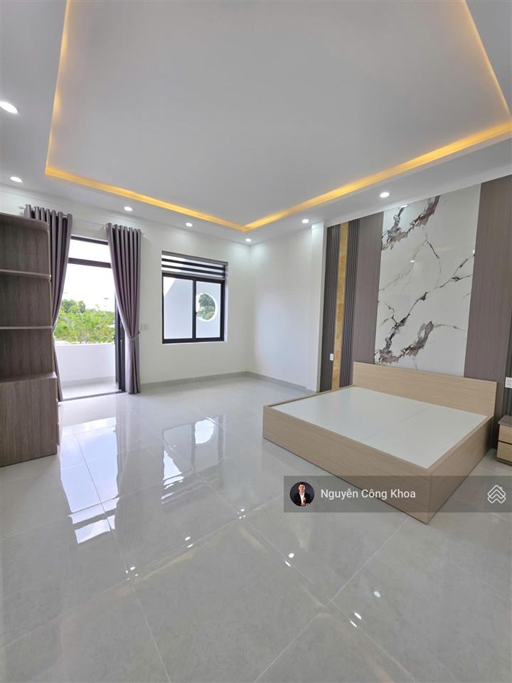 Ra vội, nhà đối diện công viên, 4 phòng ngủ, kdc gần vòng xoay cầu hang 500m, p. bửu hòa, biên hòa