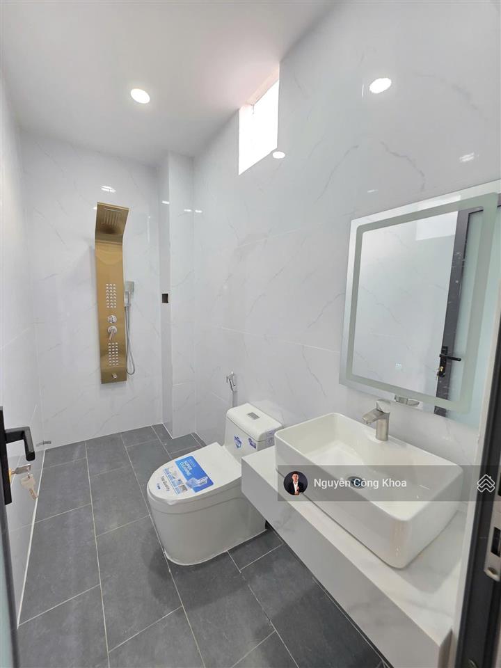 Ra vội, nhà đối diện công viên, 4 phòng ngủ, kdc gần vòng xoay cầu hang 500m, p. bửu hòa, biên hòa