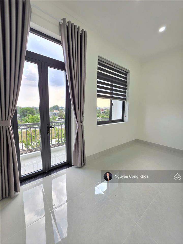 Ra vội, nhà đối diện công viên, 4 phòng ngủ, kdc gần vòng xoay cầu hang 500m, p. bửu hòa, biên hòa