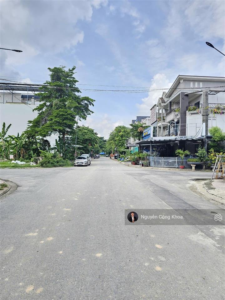 Bán nhà 1t2l hoàn công, sân ô tô, 4 phòng ngủ, kdc gần aeonmall 3km, p. thuận giao, tp. thuận an
