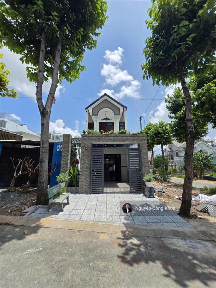 Bán nhà 1t1l, sân ô tô rộng, 4 phòng ngủ, gần bờ hồ biconsi, p. tân bình, tp. dĩ an