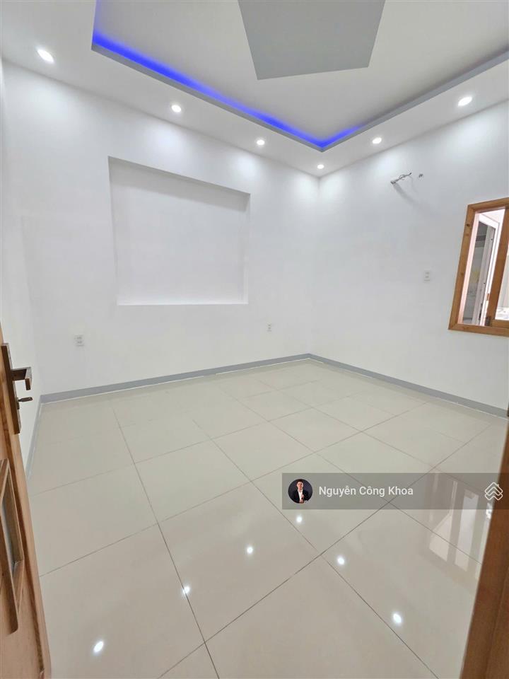 Bán nhà 1t1l, sân ô tô rộng, 4 phòng ngủ, gần bờ hồ biconsi, p. tân bình, tp. dĩ an