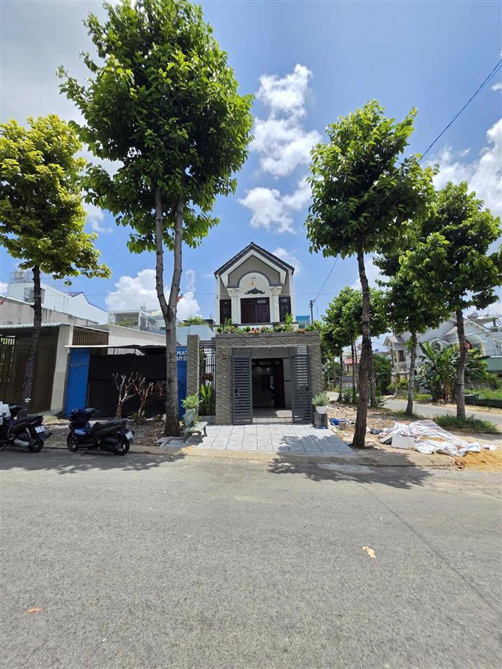 Bán nhà 1t1l, sân ô tô rộng, 4 phòng ngủ, gần bờ hồ biconsi, p. tân bình, tp. dĩ an