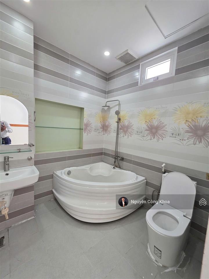 Bán nhà 1t1l, sân ô tô rộng, 4 phòng ngủ, gần bờ hồ biconsi, p. tân bình, tp. dĩ an