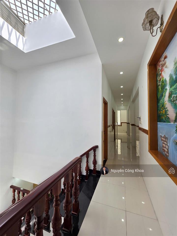 Bán nhà 1t1l, sân ô tô rộng, 4 phòng ngủ, gần bờ hồ biconsi, p. tân bình, tp. dĩ an