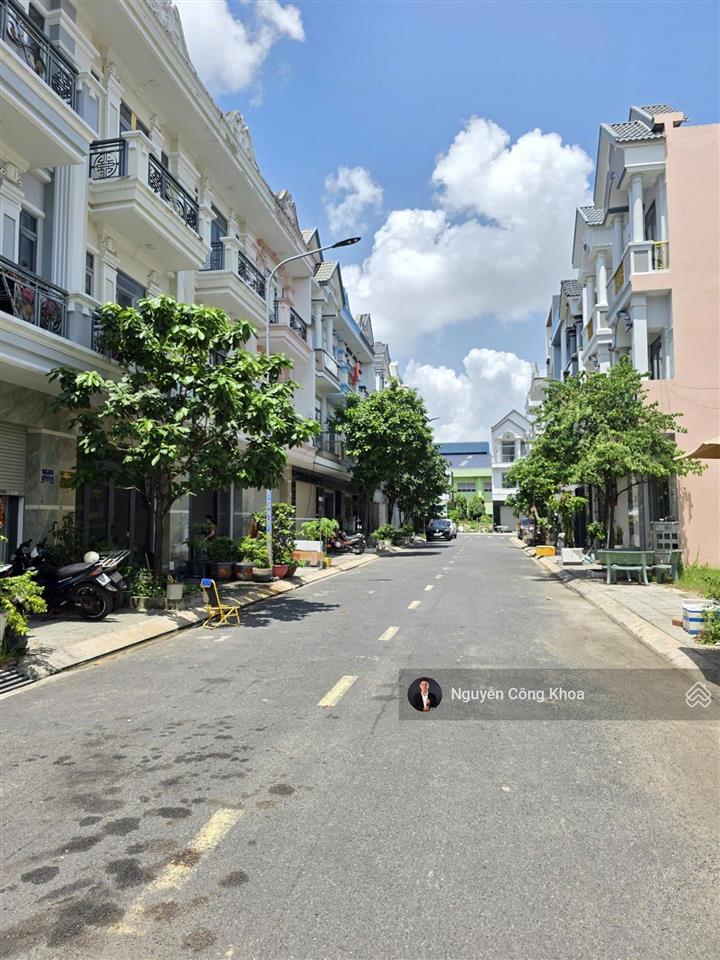 Bán vội nhà hoàn công, 3 phòng ngủ, sân ôtô, kdc gần chợ đông đô, p. an phú, tp. thuận an
