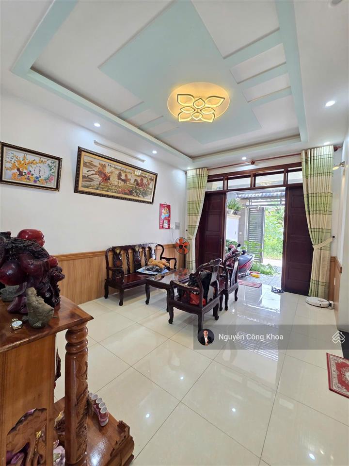 Bán nhà ngang 5,5m, mái ngói, sân ôtô, 3 phòng ngủ, gần sân golf sông bé, p.bình nhâm, tp.thuận an
