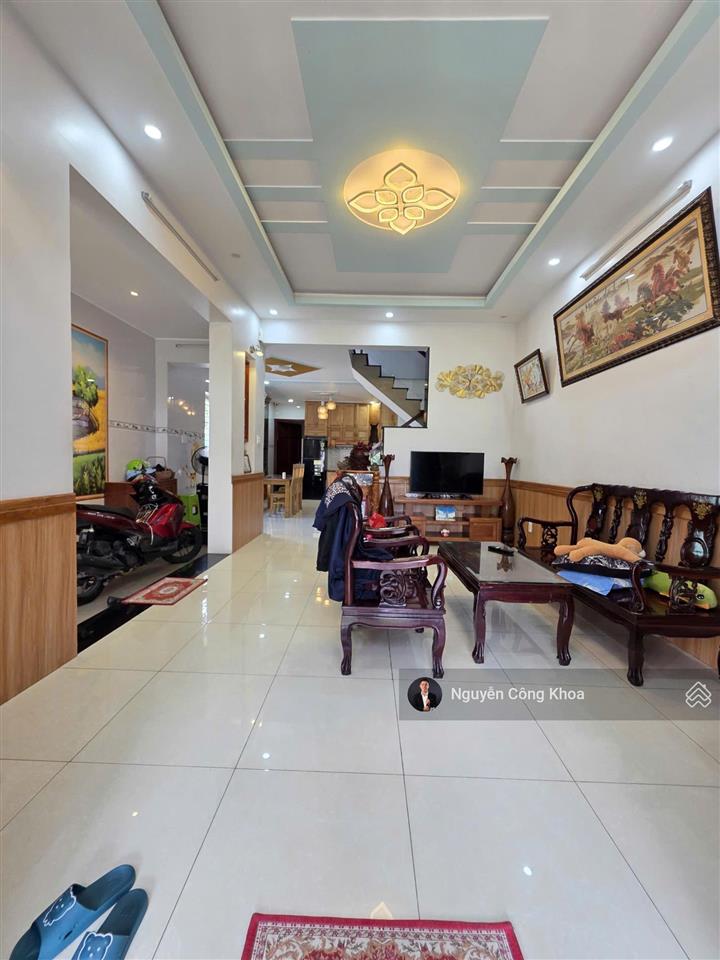 Bán nhà ngang 5,5m, mái ngói, sân ôtô, 3 phòng ngủ, gần sân golf sông bé, p.bình nhâm, tp.thuận an