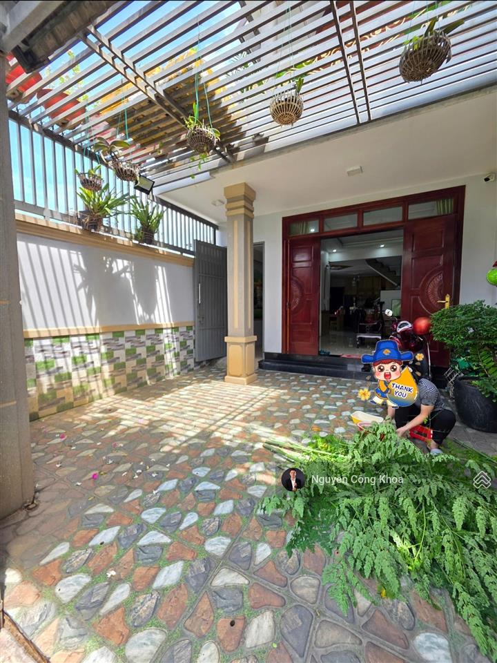 Bán nhà ngang 5,5m, mái ngói, sân ôtô, 3 phòng ngủ, gần sân golf sông bé, p.bình nhâm, tp.thuận an