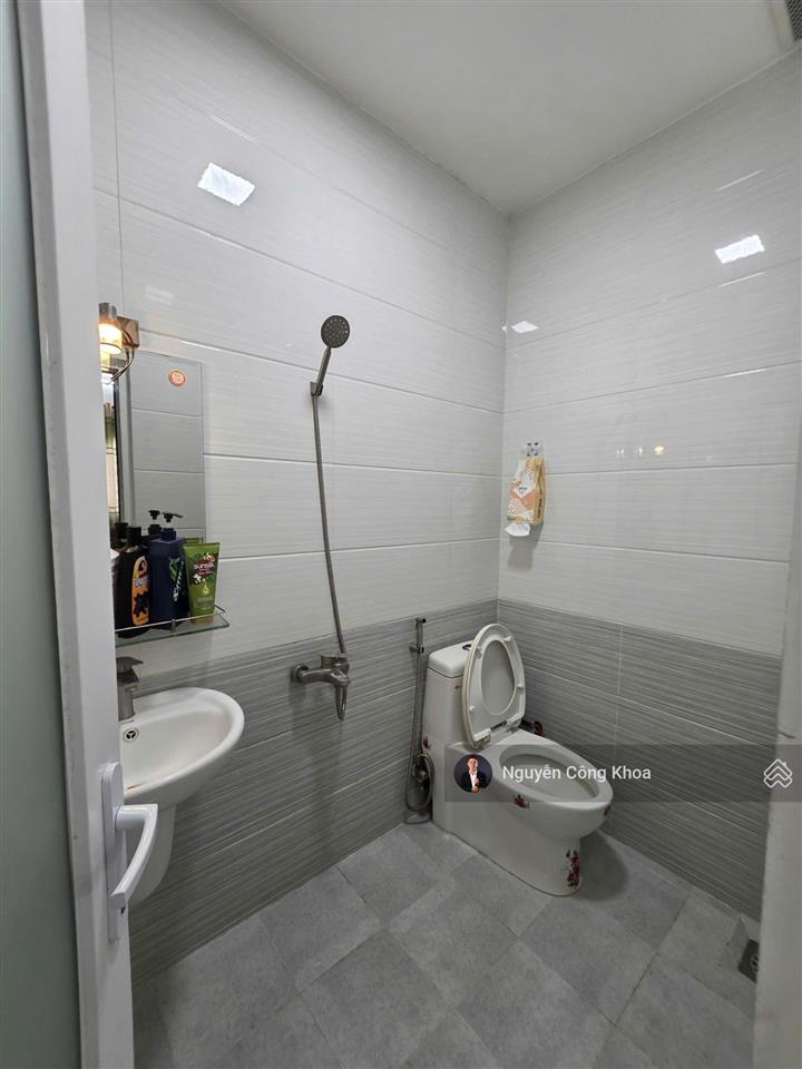 Bán nhà ngang 5,5m, mái ngói, sân ôtô, 3 phòng ngủ, gần sân golf sông bé, p.bình nhâm, tp.thuận an
