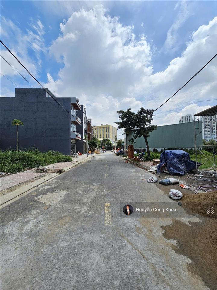 Bán nhà hoàn công, 4 phòng ngủ, full nội thất, gần chợ đầu mối thủ đức 5km, p.bình hòa, tp.thuận an