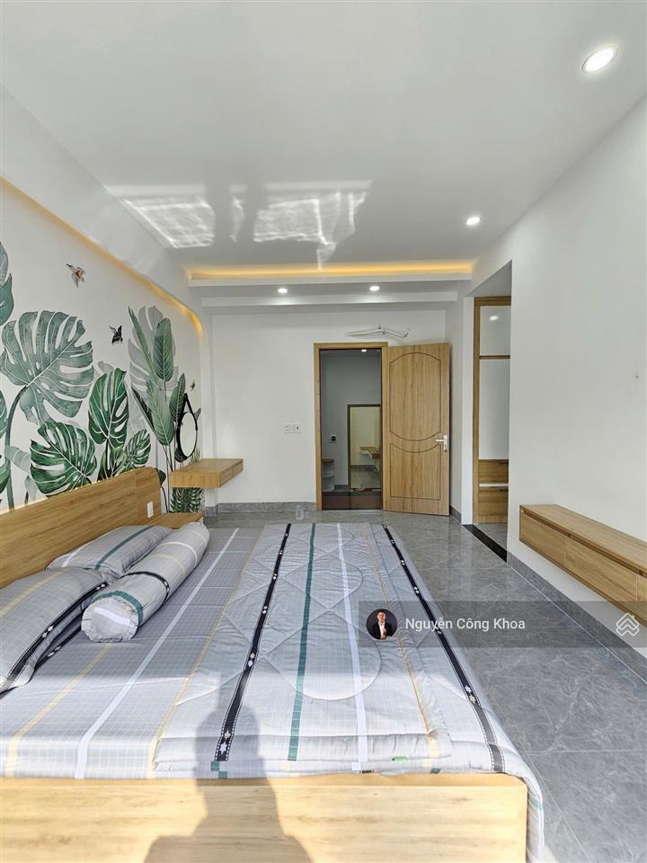 Bán nhà hoàn công, mẫu lệch tầng, 4 phòng ngủ, gần chợ đêm hòa lân, p. thuận giao, tp. thuận an