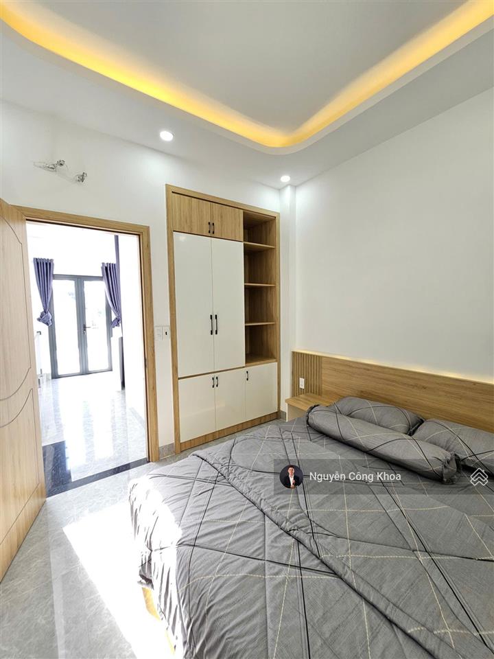 Bán nhà hoàn công, mẫu lệch tầng, 4 phòng ngủ, gần chợ đêm hòa lân, p. thuận giao, tp. thuận an