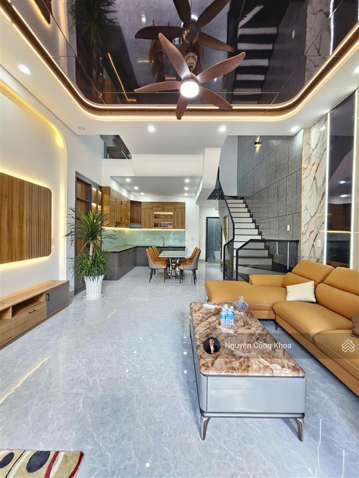 Bán nhà hoàn công, mẫu lệch tầng, 4 phòng ngủ, gần chợ đêm hòa lân, p. thuận giao, tp. thuận an