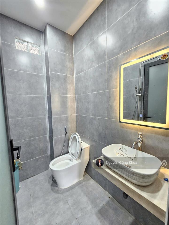 Bán nhà hoàn công, mẫu lệch tầng, 4 phòng ngủ, gần chợ đêm hòa lân, p. thuận giao, tp. thuận an