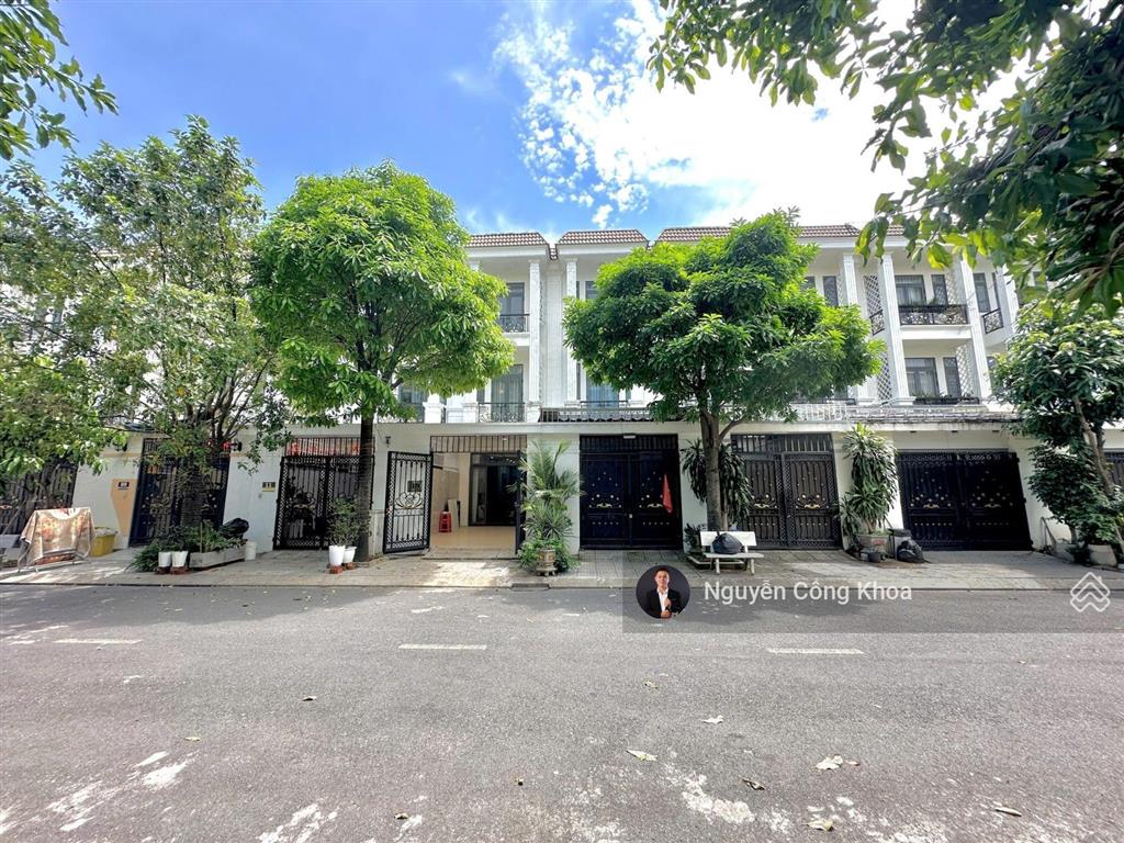 Bán nhà đúc 3 tấm hoàn công, sân ô tô, 4 phòng ngủ, có bảo vệ, gần go, p. đông hòa, tp. hồ chí minh