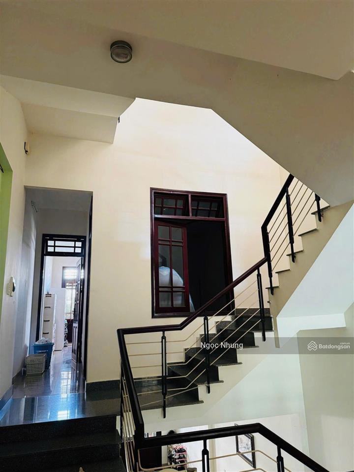 Bán gấp nhà 3 tầng 2 mặt tiền đường hàn thuyên, trung tâm hải châu gía 12,x tỷ