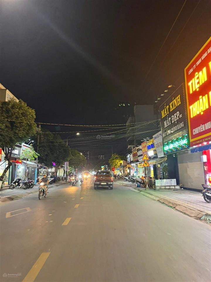 Bán nhà mt 13 nguyễn đức thiệu  p di an tphcm
mặt tiền đường nhựa  ngang 6. full nội thất