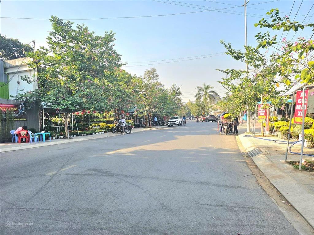 Bán đất chính chủ sổ hồng riêng mặt tiền đường nhựa kinh doanh buôn bán gần siêu thị bigc go