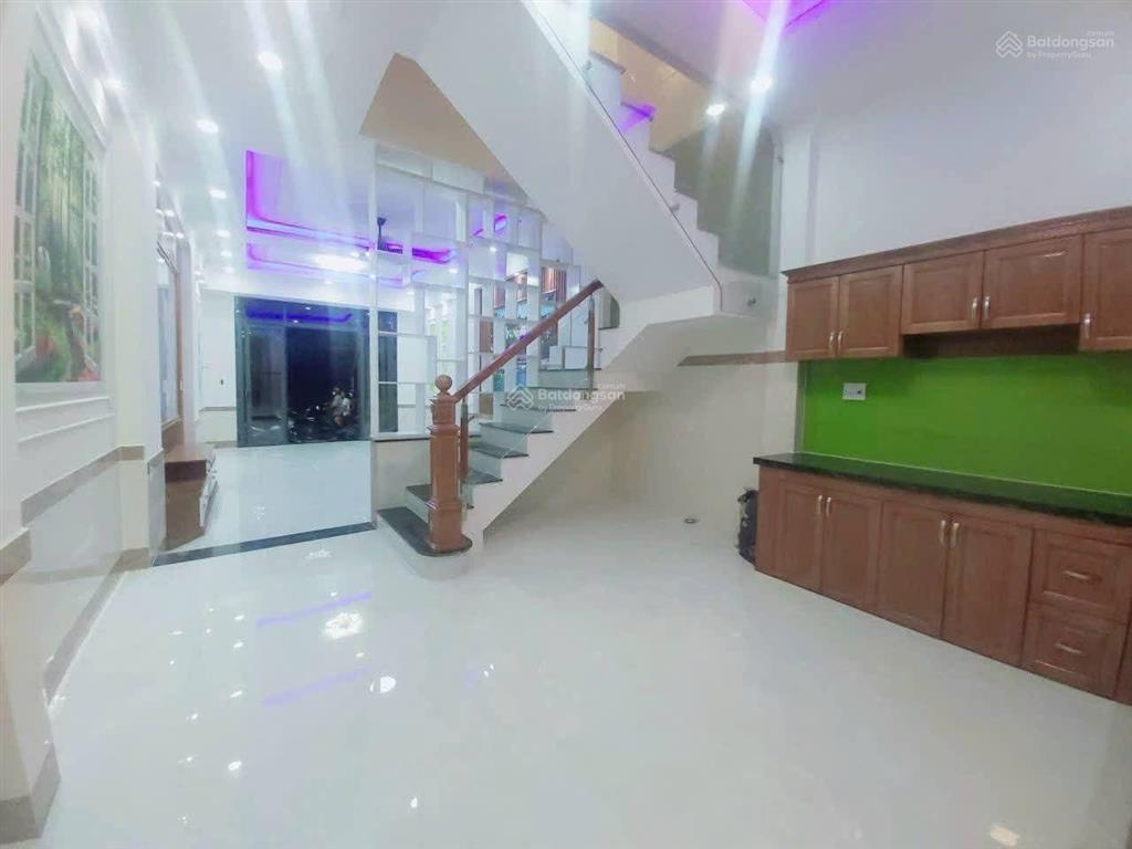 Nhà lầu cần bán tại kdc bửu hòa, biên hòa  ngay 0917 911 *** lvcc