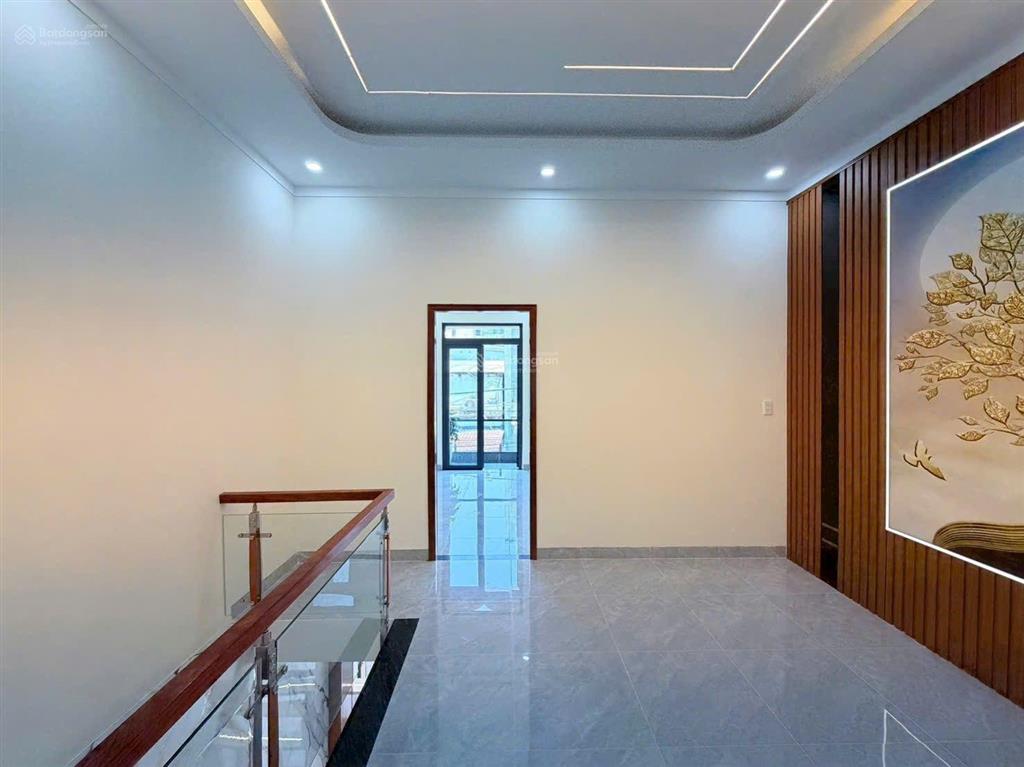 Nhà lầu vị trí đẹp tại kdc bửu hòa cần bán