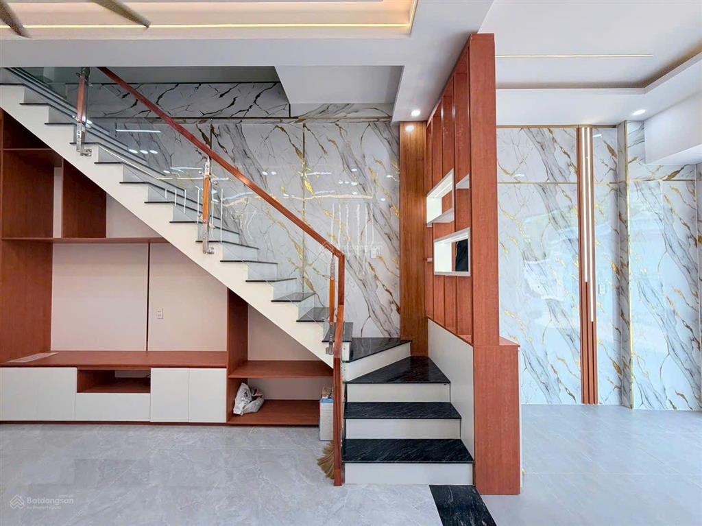 Nhà lầu vị trí đẹp tại kdc bửu hòa cần bán