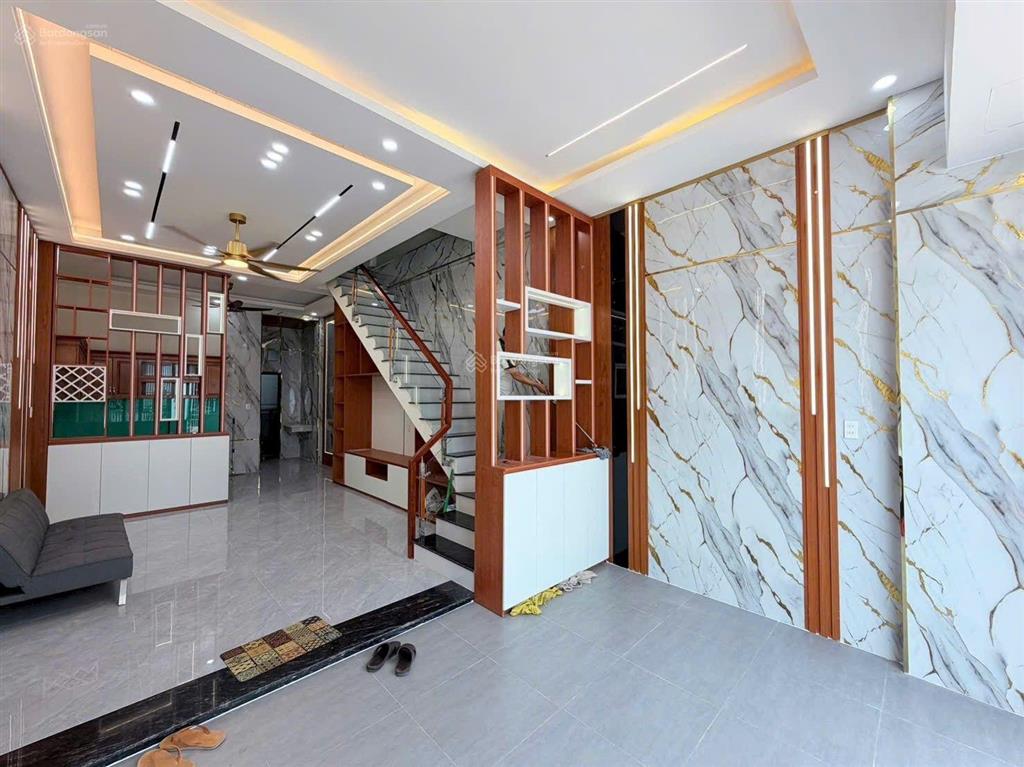 Nhà lầu vị trí đẹp tại kdc bửu hòa cần bán