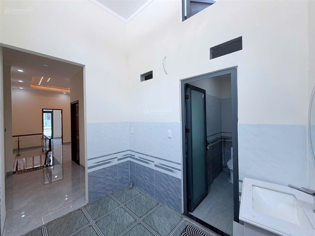Nhà lầu vị trí đẹp tại kdc bửu hòa cần bán