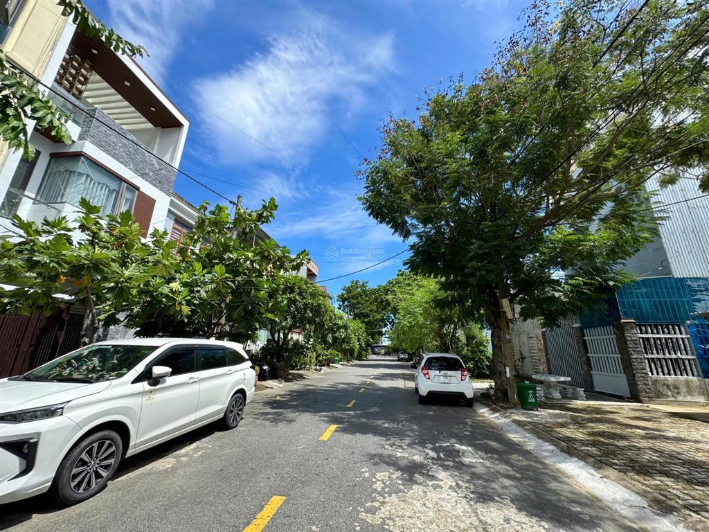 Bán cặp đất đường lê văn tâm, đấu lưng nguyễn đức thuận  trục thông biển sơn thủy