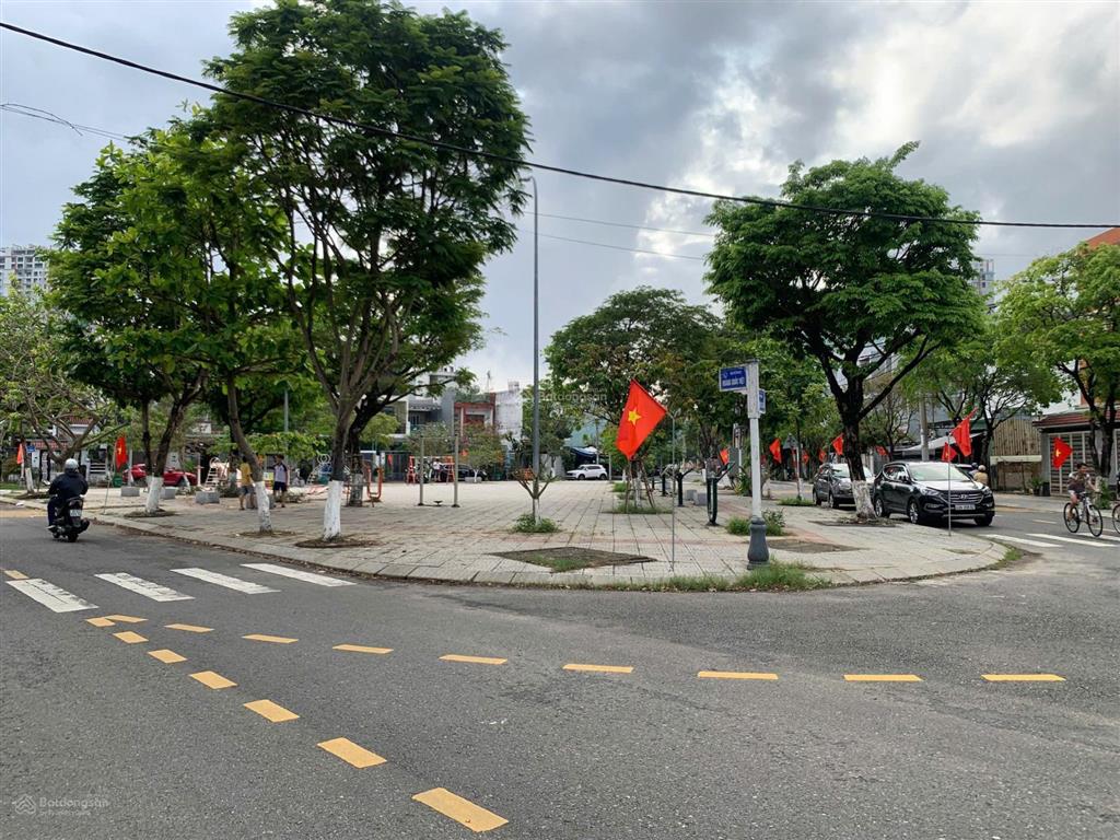 Bán lô đất đẹp đường 7m5 hoàng quốc việt đối diện công viên, gần sông hàn gía tốt