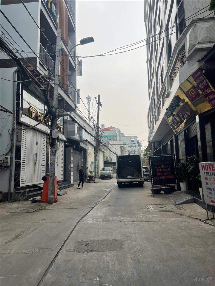 Nhà hxh 1051 hậu giang, dt 3x11m trệt 1 lầu đang có hđt lâu dài. giá chỉ 3tỷ750