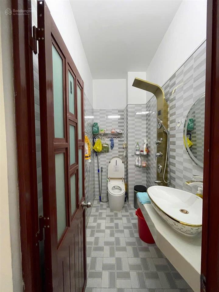 Nhà hẻm xe hơi 8m tân hoà đông, dt 4x20m trệt 2 lầu sân thượng có sân đậu ô tô. giá 7.9tỷ tl