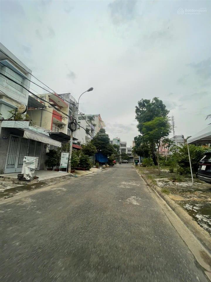 Đất nền sau lưng aeon mall, dt 4x23.5m trước nhà là công viên. giá 9,9 tỷ