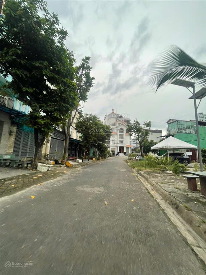 Đất nền sau lưng aeon mall, dt 4x23.5m trước nhà là công viên. giá 9,9 tỷ