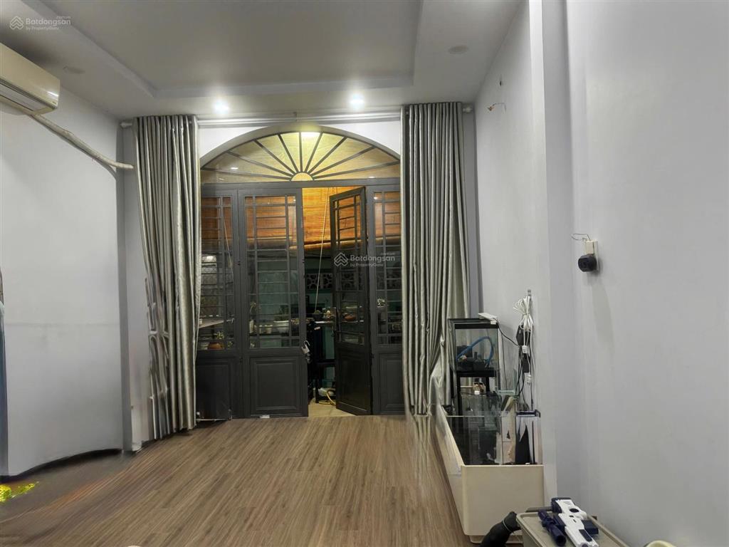Chủ cần bán gấp nhà hẻm bà hom, dt 3.76 x 12.2m nở hậu 6.5m. trệt 1 lầu đúc thật. giá 5.1 tỷ