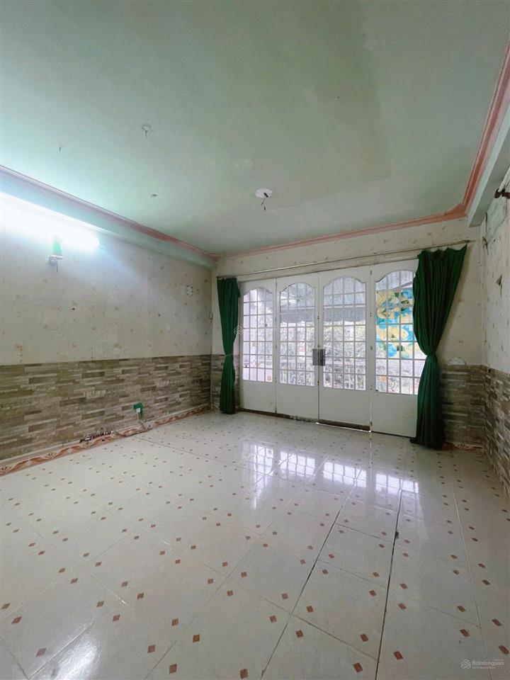 Cho thuê nguyên căn nhà khu nam hùng vương view công viên. dt 4.5x20m 6pn 4wc 2 lầu st. 20tr/th
