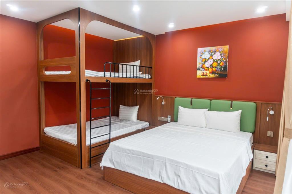Chính chủ cần tiền gấp bán ngay căn penthouse 300m2 view chính biển tại hạ long