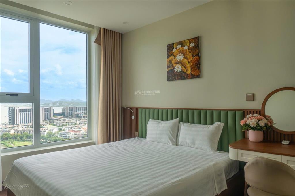 Chính chủ cần tiền gấp bán ngay căn penthouse 300m2 view chính biển tại hạ long