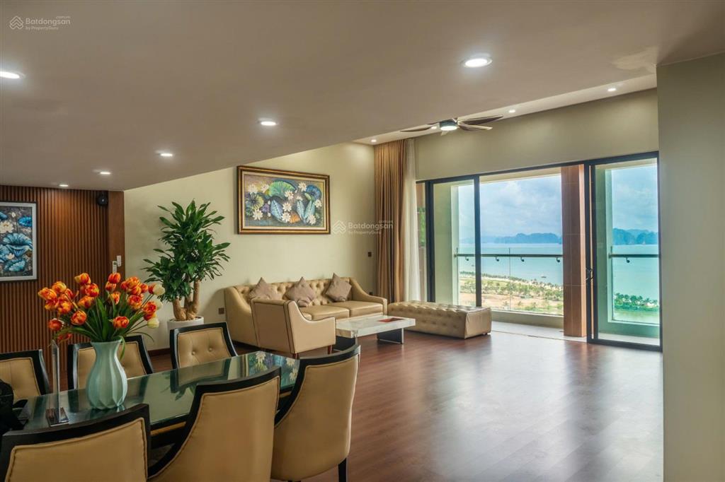 Chính chủ cần tiền gấp bán ngay căn penthouse 300m2 view chính biển tại hạ long