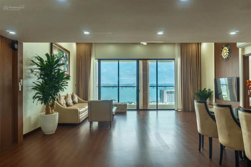 Chính chủ cần tiền gấp bán ngay căn penthouse 300m2 view chính biển tại hạ long