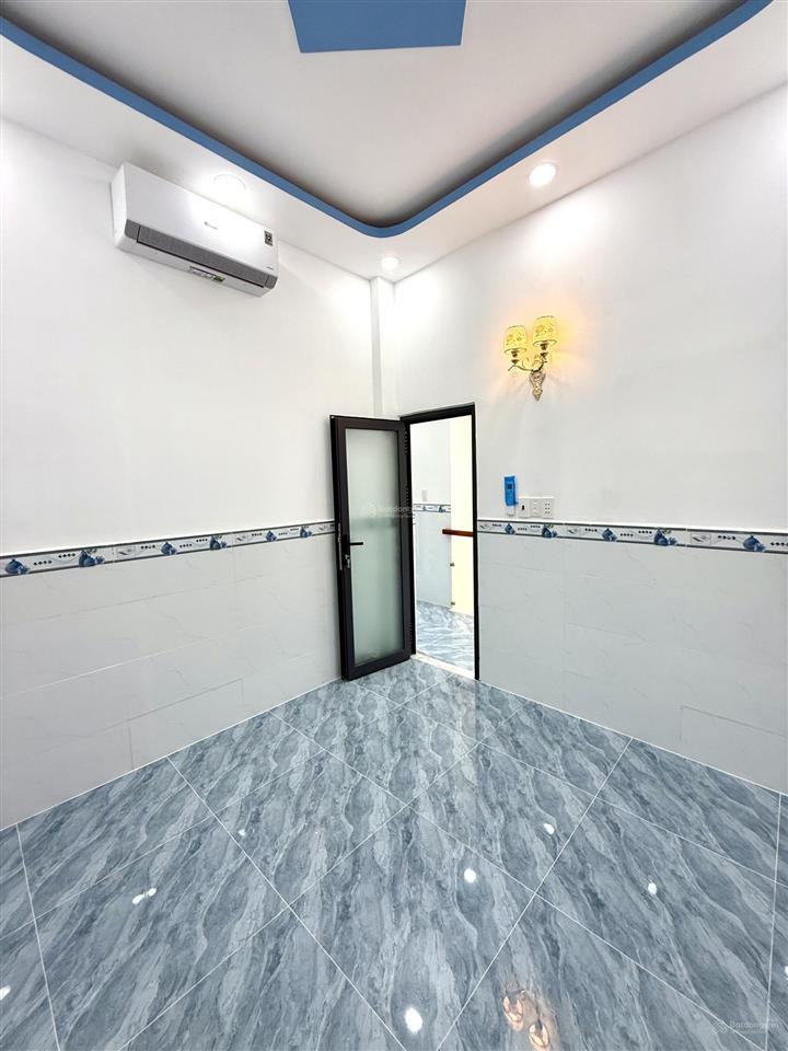 Nhà đẹp 40m2, hẻm thông, cách mặt tiền 30m đường ba đình p9 q8