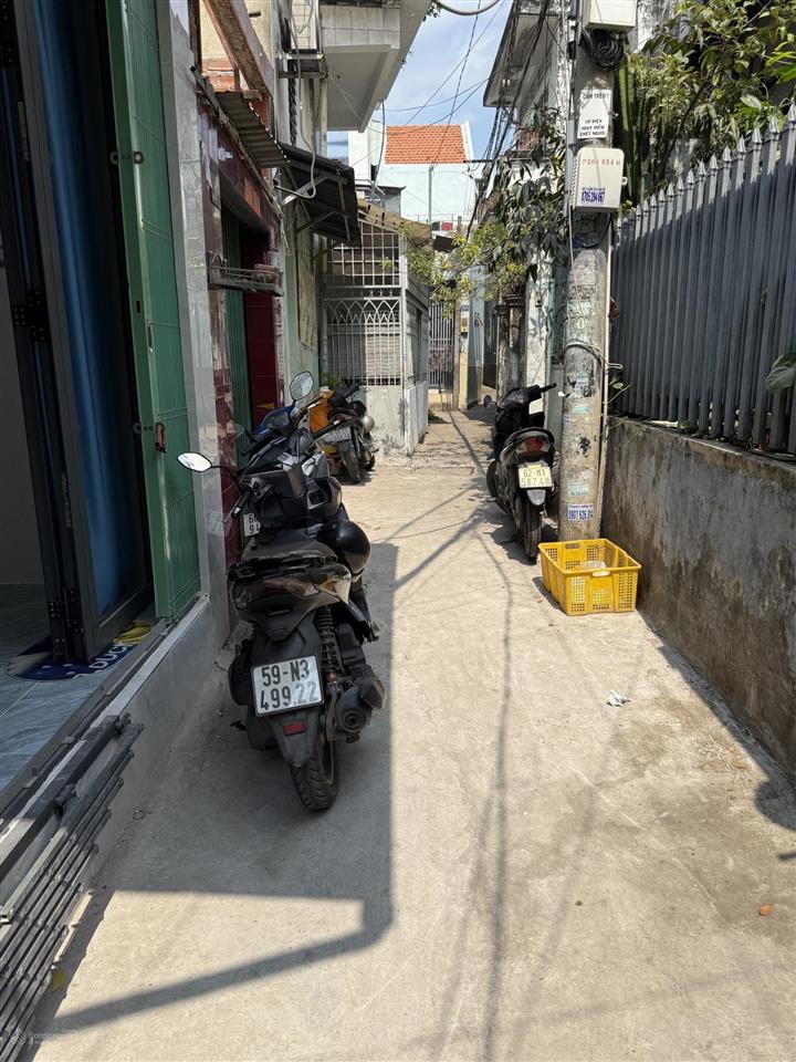 Nhà đẹp 40m2, hẻm thông, cách mặt tiền 30m đường ba đình p9 q8