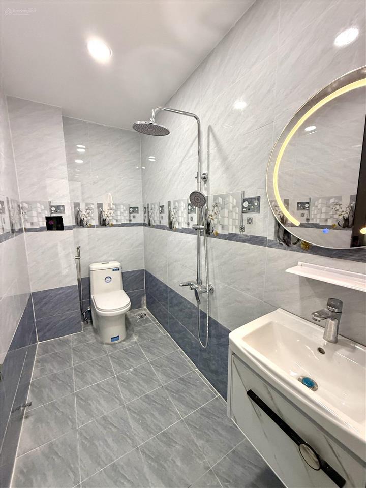 Nhà đẹp 40m2, hẻm thông, cách mặt tiền 30m đường ba đình p9 q8