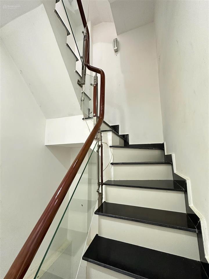 Nhà 5 tầng, hẻm thông, sát hẻm xe hơi đường âu dương lân p3 q8