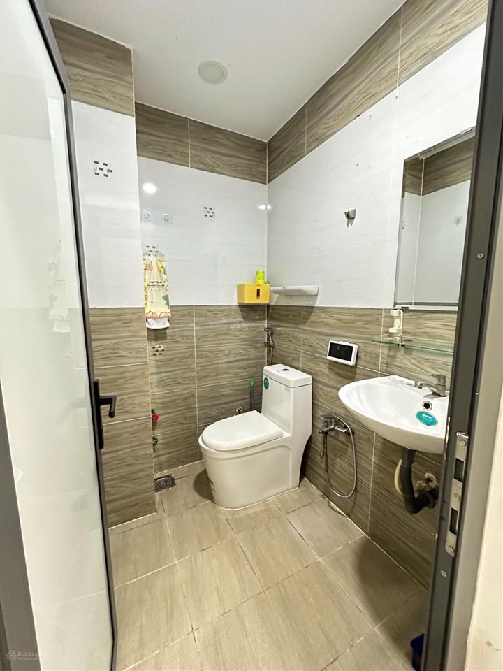 Nhà 5 tầng, hẻm thông, sát hẻm xe hơi đường âu dương lân p3 q8