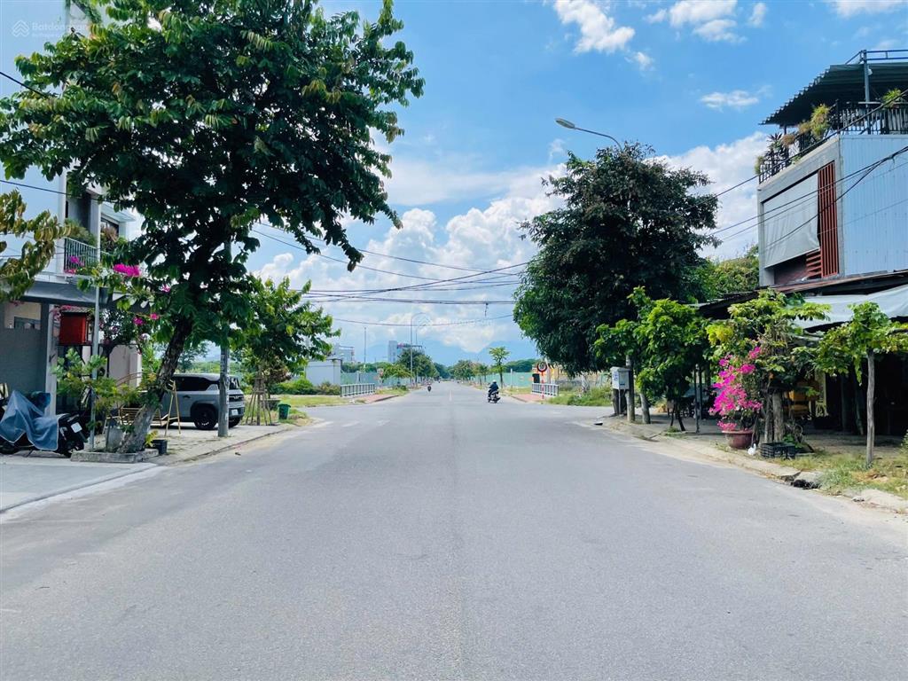 Mt đường 10m5 nguyễn xí, sát ngay đại lộ nguyễn sinh sắc, cách biển 500m