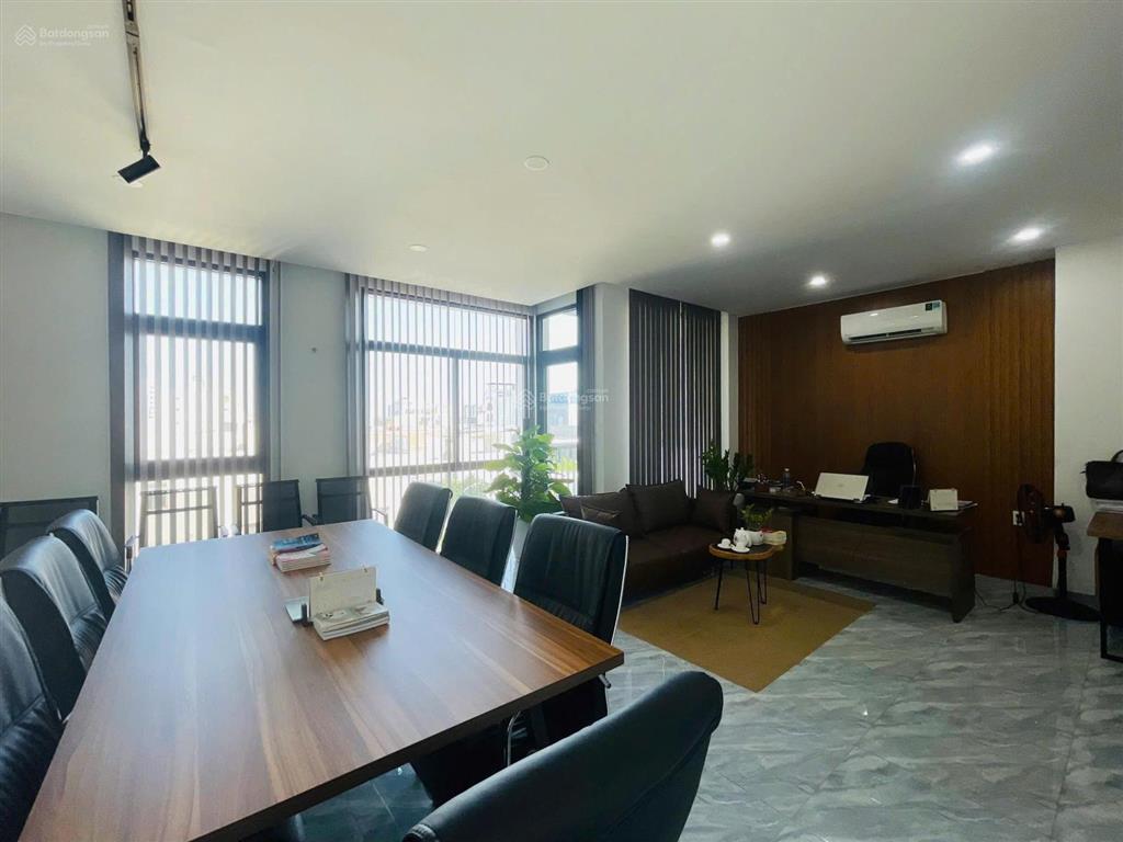 Văn phòng đẹp mặt tiền nguyễn sinh sắc, full nội thất, bao điện nước.