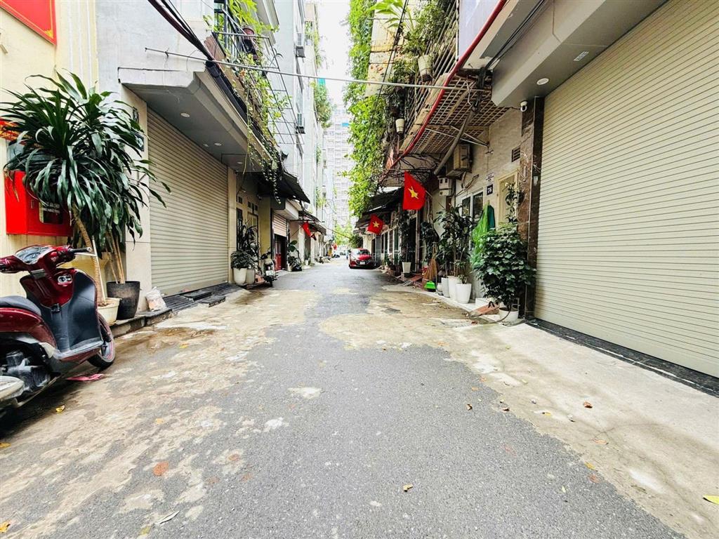 Bán mảnh đất 43m2, phố hoàng văn thái. ô tô vào nhà hoặc đỗ trước cửa 24/7.
